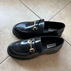 Like Gucci.  NEW STEVE MADDEN women's lando loafers in black.